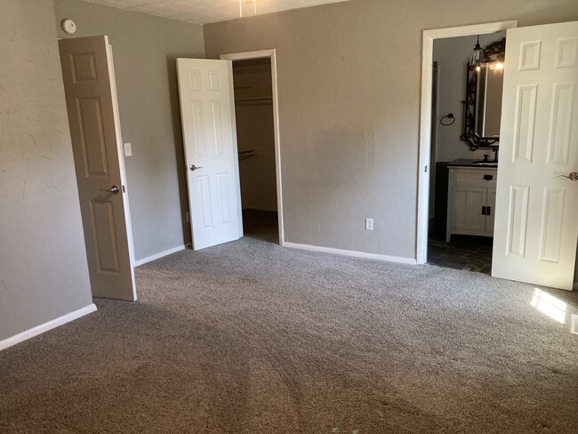 Building Photo - 5024 S 85th East Ave