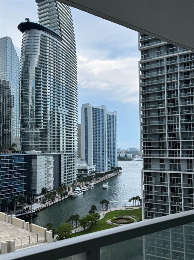 Building Photo - 500 Brickell Ave
