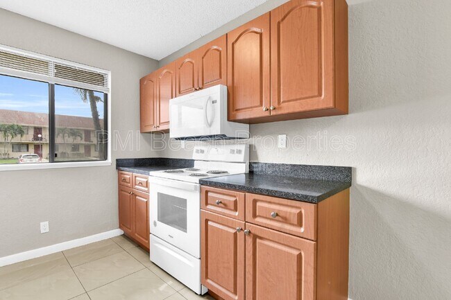 Building Photo - 700 Nottingham Cir