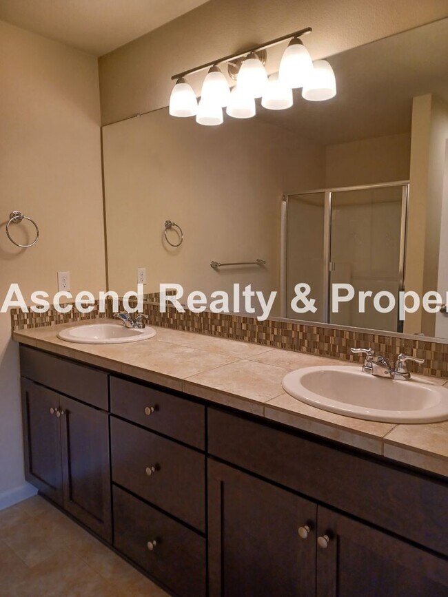 Building Photo - 3 Level End Unit Townhome with Newer Carpet, Open Floor Plan, 2 Balconies, 2 Car Attached Garage ...