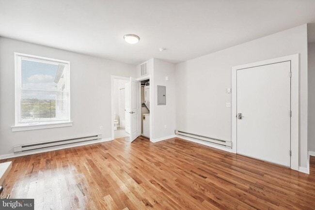 Building Photo - 4300 Chestnut St