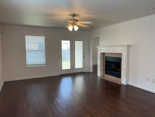 Building Photo - 3304 Catalina Dr