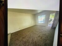 Building Photo - 2111 Cornell Dr SE