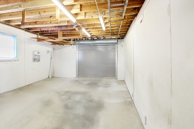 Building Photo - 1025 Hunting Lodge Dr