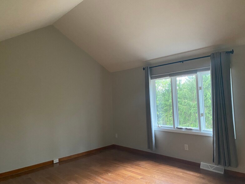 Building Photo - 1585 Stone Mansion Dr