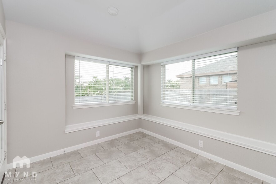 Building Photo - 12325 Treeline Dr