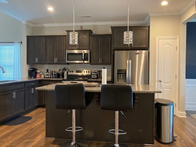 Building Photo - Bedford-Highlands