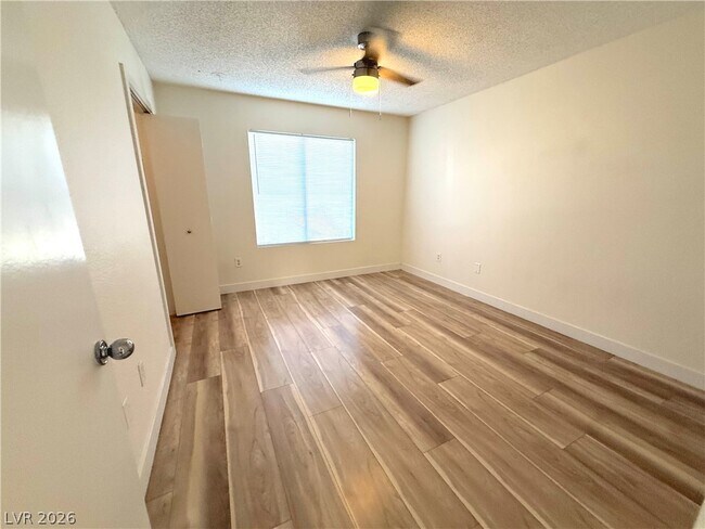 Building Photo - 7100 W Pirates Cove Rd