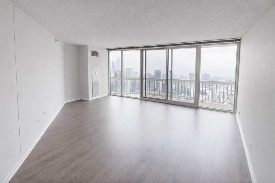 Building Photo - 601 N State St