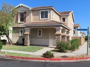 Building Photo - 3 bedroom 2.5 Bath in East Mesa