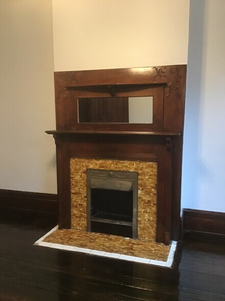 Living room - 601 Lockhart St