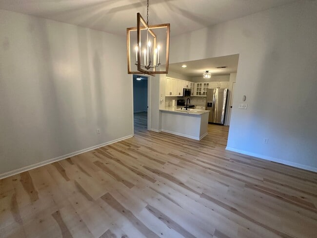 Building Photo - Spacious 2 Bedroom Luxury Condo with Pool Access – Wilmington, NC