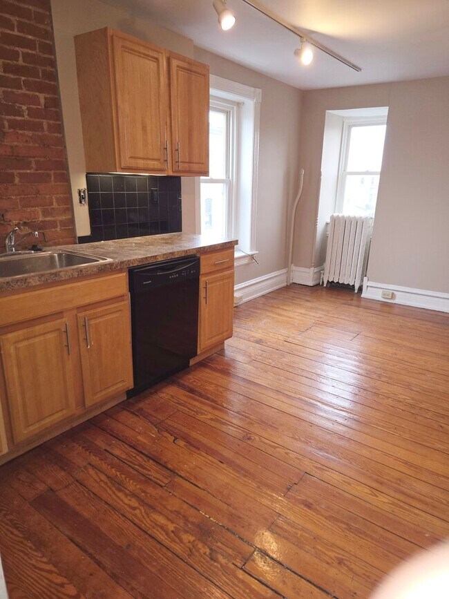 Building Photo - 1402 W Turner St