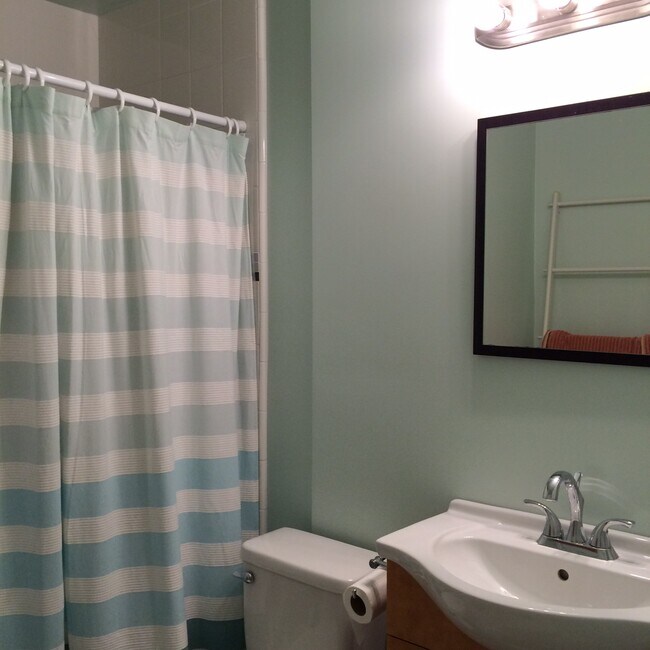 Building Photo - 503 Bay St