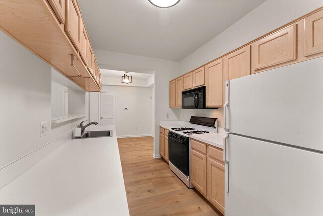 Building Photo - 20453 Chesapeake Square