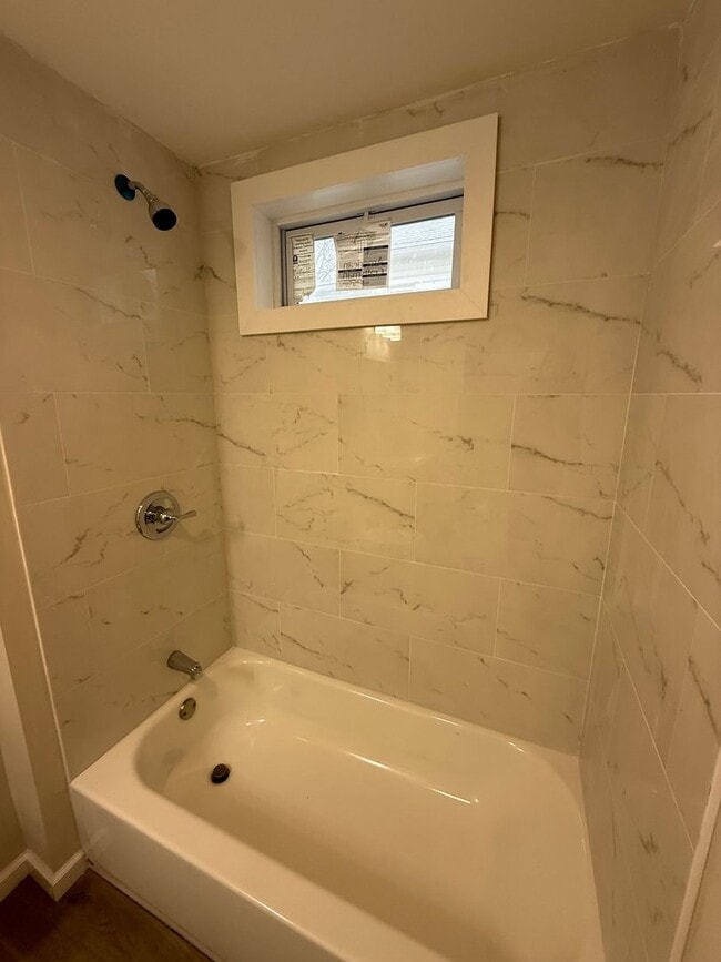 Building Photo - 82-84 Oxford Street