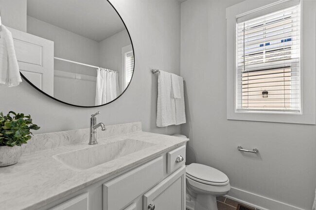 Building Photo - Beautiful 2 Bedroom/2 Bath in Chatham Park with garage!