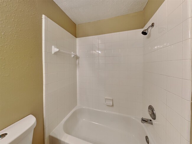 Building Photo - 3523 Pine Valley Dr
