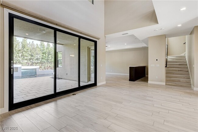 Building Photo - 64 Grey Feather Dr