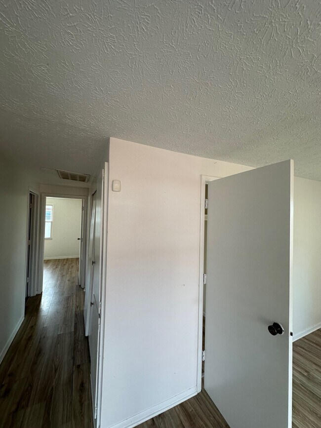 Building Photo - 2448 Burgandy Ln