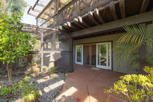 Building Photo - Rarely available gem now available in Bankers Hill - 1bed/1bath!