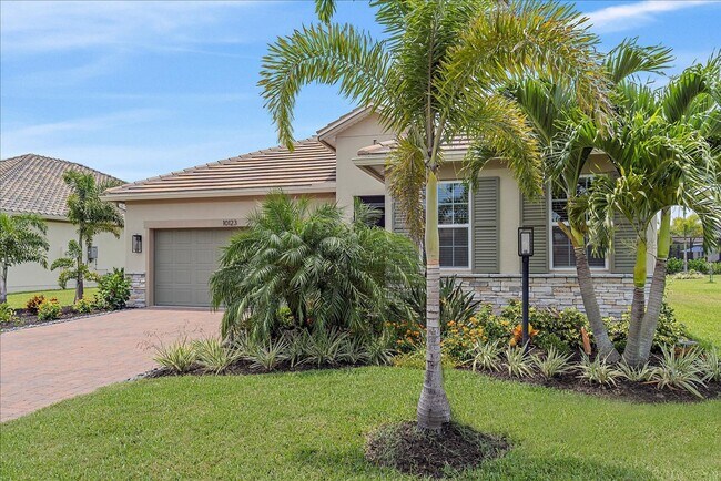 Primary Photo - 3 bedroom house with garage