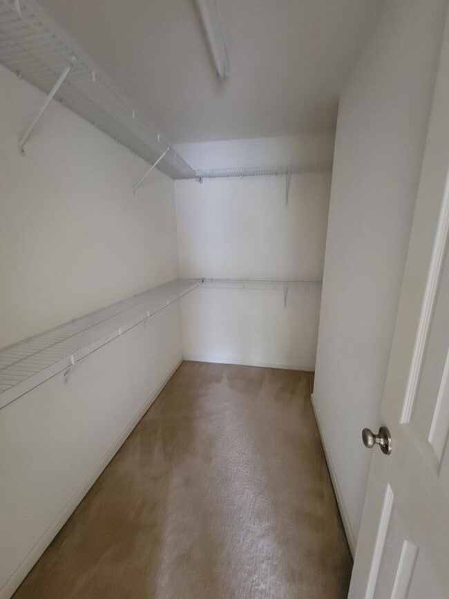 Building Photo - 3 BR townhome in Jamestown!