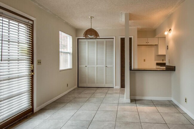 Building Photo - Coming soon! Nice remodel of townhouse Con...
