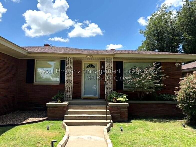 Building Photo - 2301 N Warren Ave