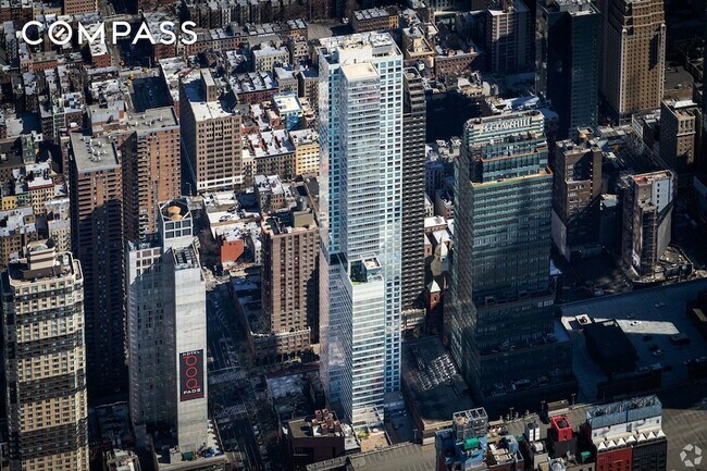 Building Photo - 350 W 42nd St