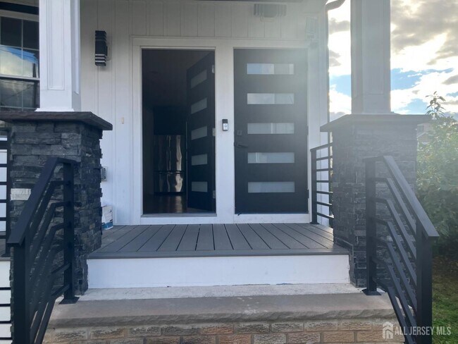 Building Photo - 401 Ainsworth St