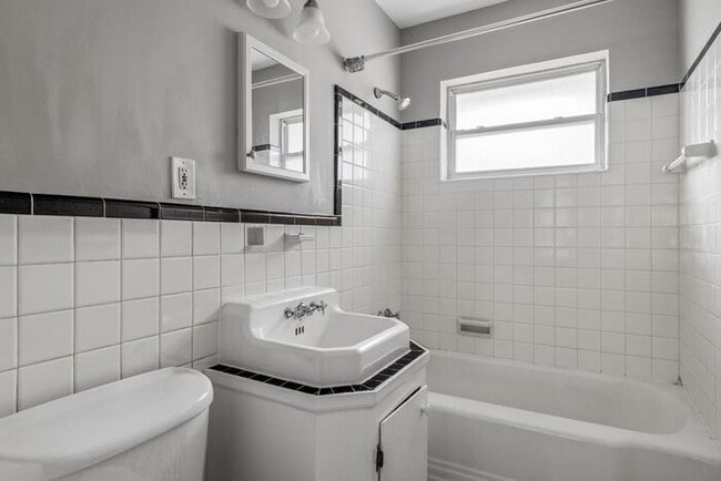 Building Photo - Adorable Duplex in the UNCG Area, Hardwood...