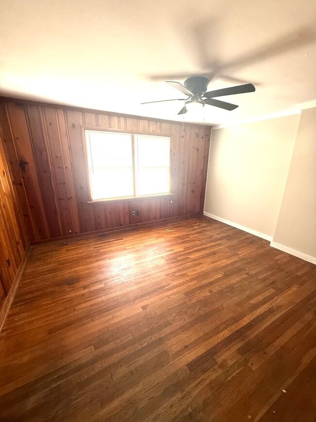 Building Photo - ** 3 Bed 1 Bath located in Morningview ** Call 334-366-9198 to schedule a self showing