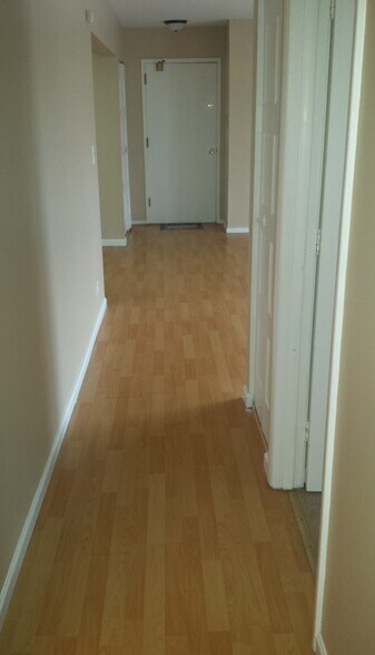 Aisle - 122 Mullingar Ct