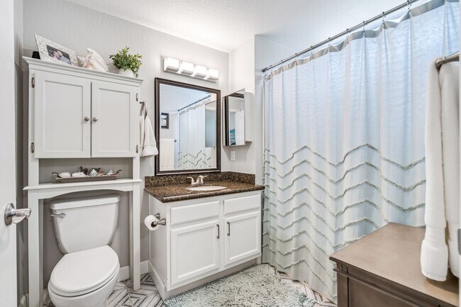 Building Photo - 2BR, 2BA UPGRADED CONDO DEL MAR! PET FRIEN...