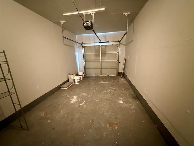 Building Photo - 2714 Maple Dr