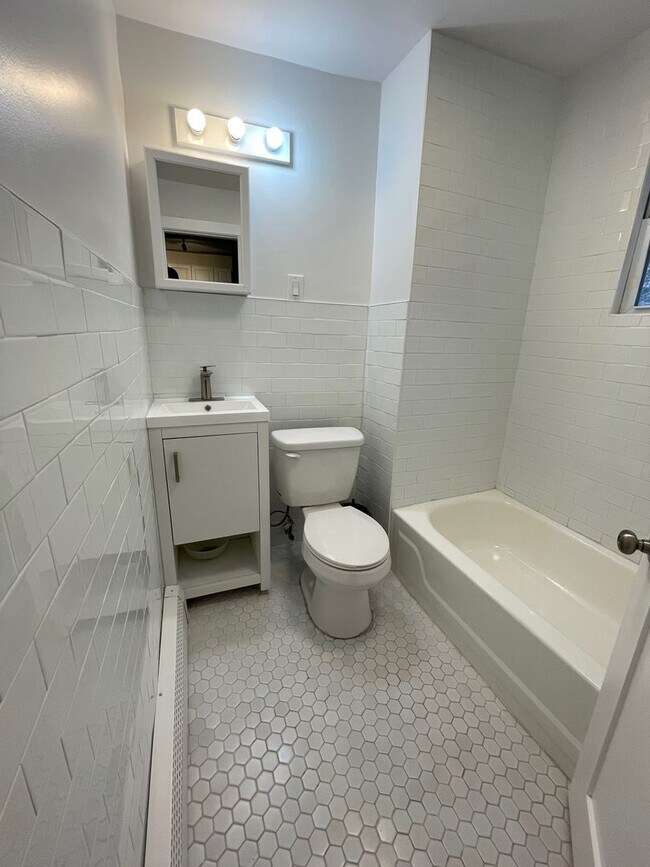 Building Photo - 305 Liberty St