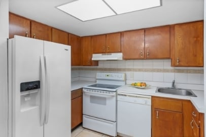 Building Photo - 6095 Village Cir N