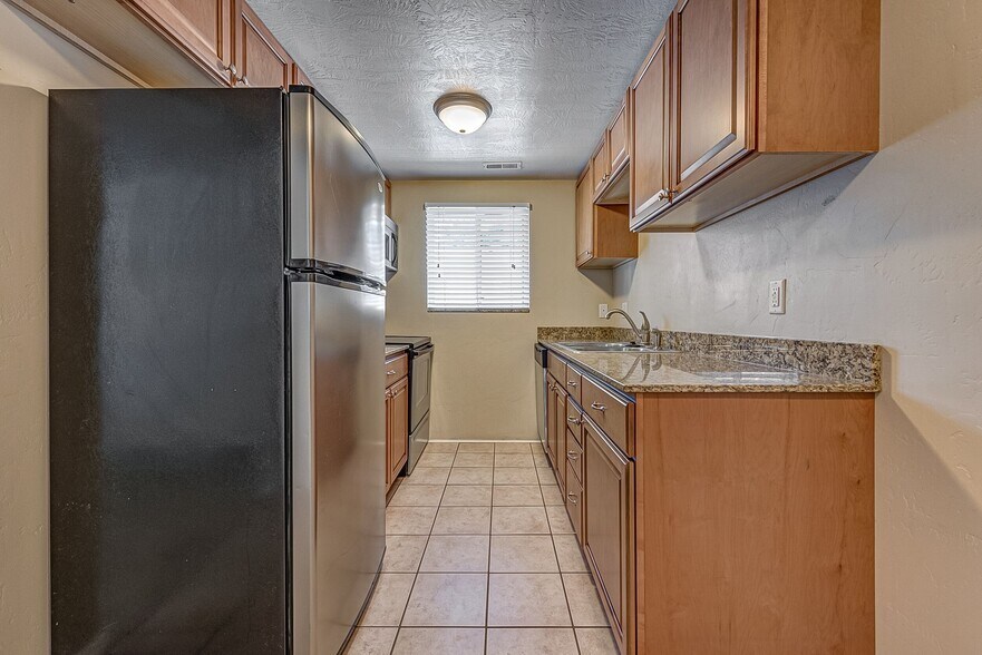 Building Photo - 455 N 400 W