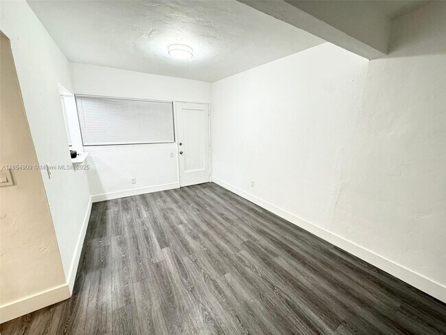 Building Photo - 7435 Byron Ave