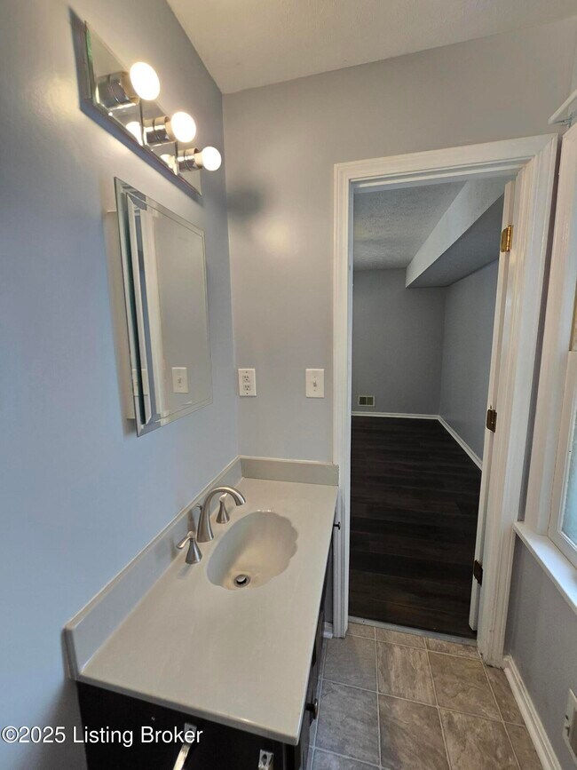 Building Photo - 9313 Le Beau Ct