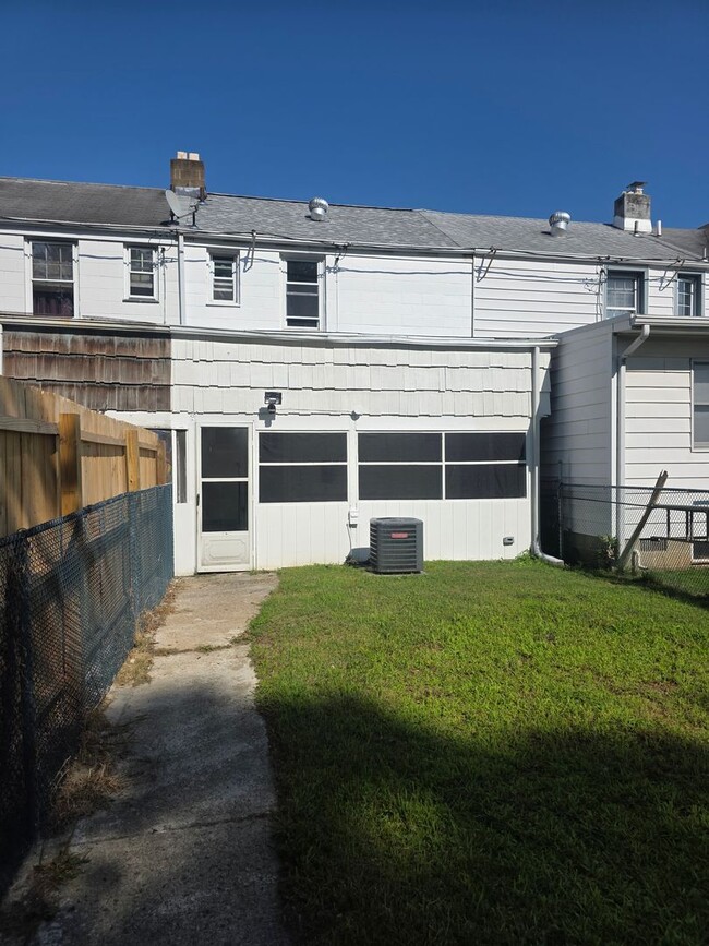 Building Photo - ELSMERE GARDENS