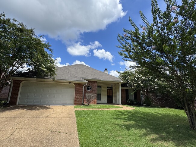 Primary Photo - 635 Briars Bend