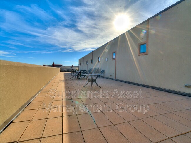 Building Photo - 444 N Central Ave