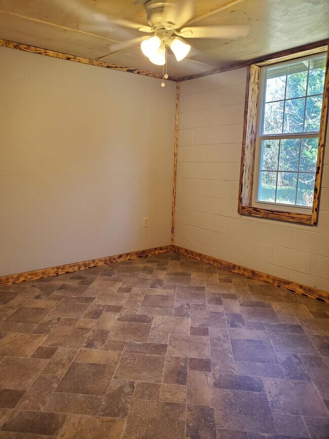 Building Photo - 109 Circle Dr