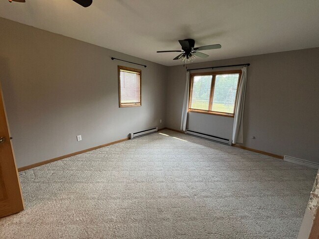Building Photo - Beautiful 3 Bedroom Home in Alborn