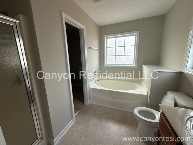 Building Photo - 3628 Crosswinds Dr