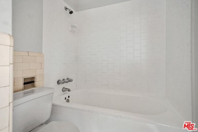 Building Photo - 5121 1/2 N Eagle Rock Blvd