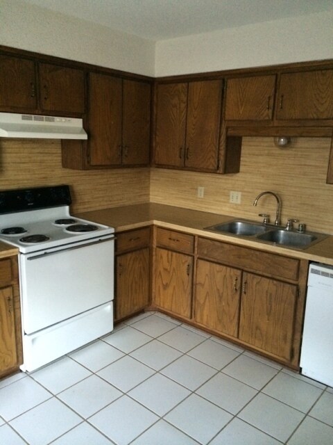 Building Photo - 8607-8607 Southridge Dr