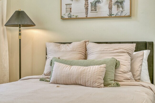 Building Photo - 2215 Amnesty Dr